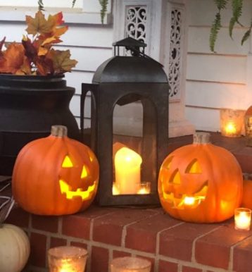 A couple of happy jack-o-lanterns in the light of day, communicating well.